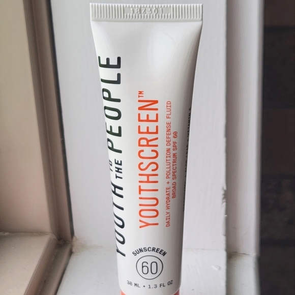 NIB YTTP YOUTHSCREEN DAILY HYDRATION SUNSCREEN - Picture 13 of 15